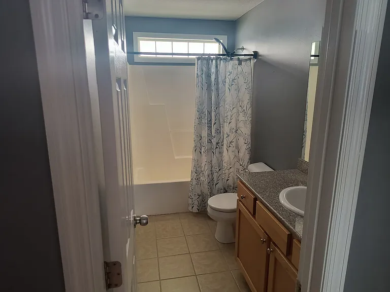 404 Elsmore Dr — Photo 9