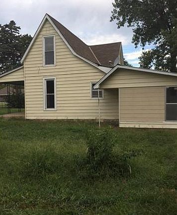 4th image of 400 N Oak St