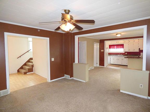 3rd image of 123 Lyle Ave