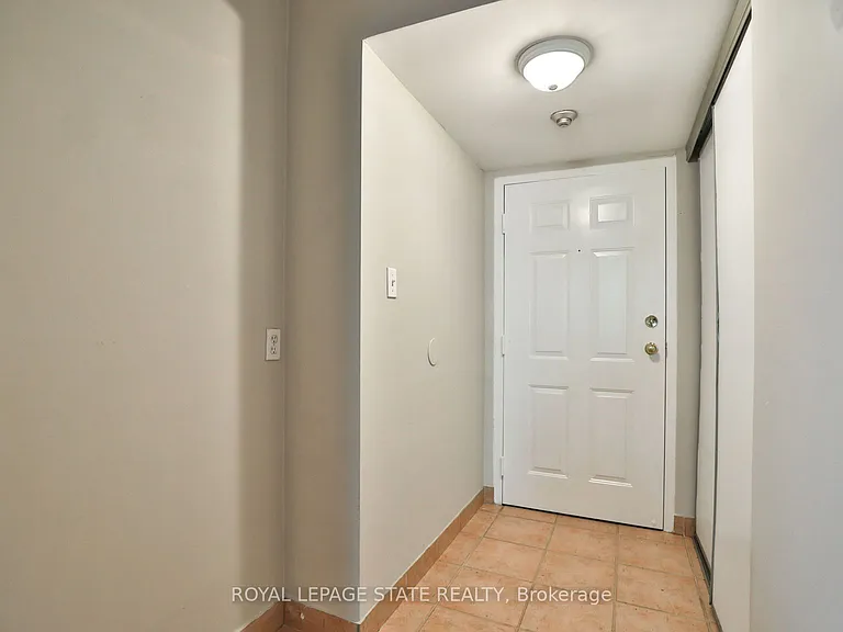 400 York Blvd #208 — Photo 7