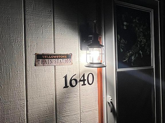 5th image of 1640 E 109th St