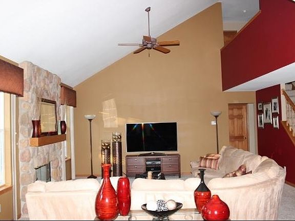 4th image of W143N9729 Amber Dr