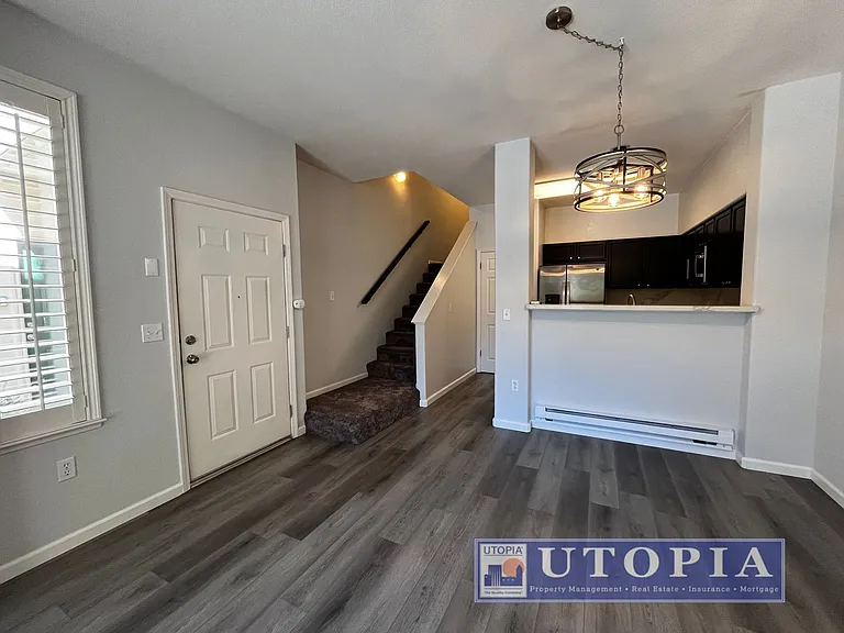 156 Everson Dr — Photo 4