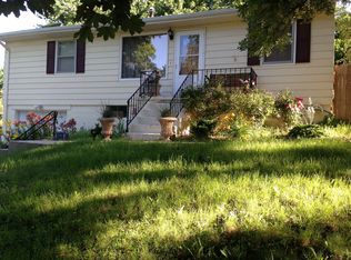 8638 Pinkney St, Omaha, NE 68134