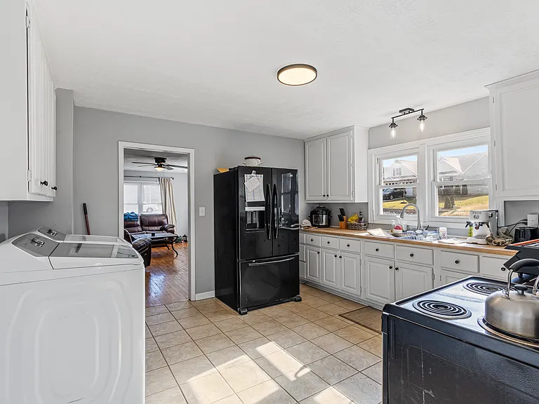 131 Eleanor Davis Dr — Photo 5