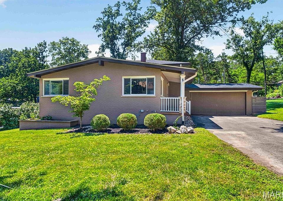 1st image of 6 The Knolls Ln