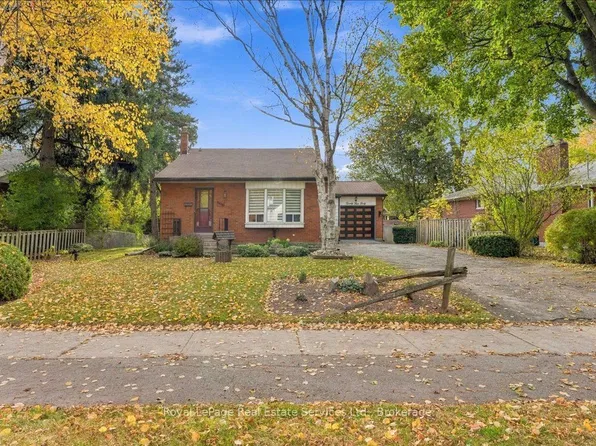 2440 Rebecca St, Oakville, ON L6L 2B2