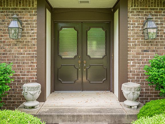 5th image of 1095 Crown Point