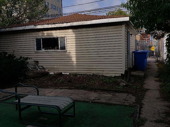 3rd image of 4640 S Sawyer Ave