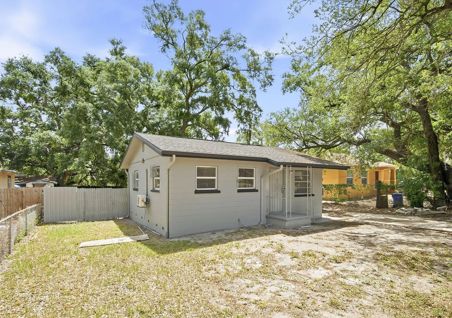 Newly Renovated 2BR Single-Family Home in Tampa No HOA & Pet Friendly** — Photo 2