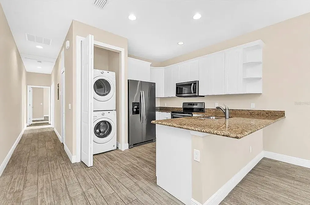 2 bed, 975 sqft, $1,400 — Photo 4