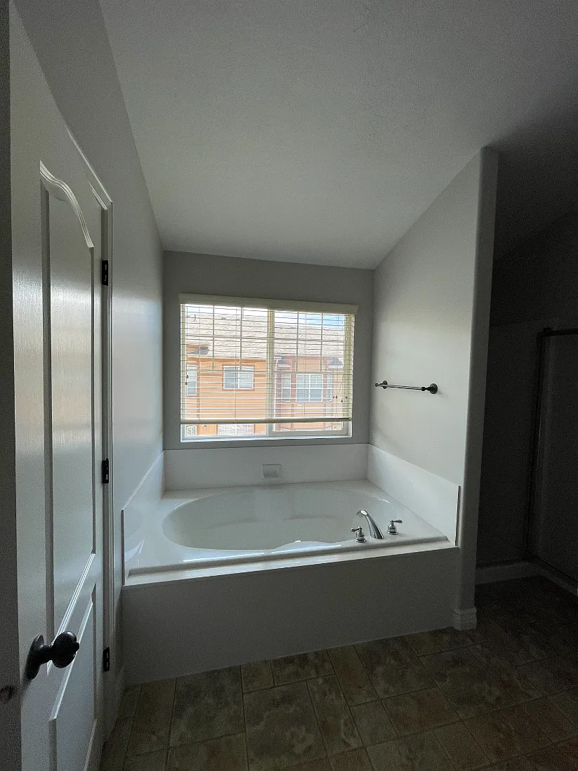 3 bed, 3.5 bath, $2,199 — Photo 2