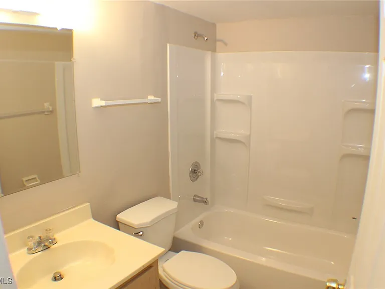 4009 SE 11th Ave #106 — Photo 11
