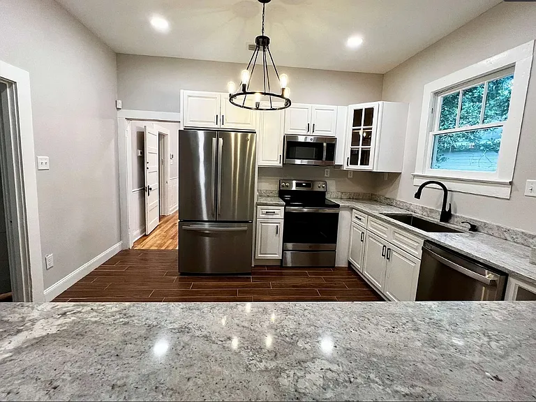 209 S Fulton St — Photo 8
