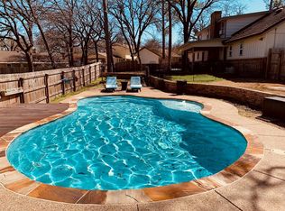 212 Twin Oaks Ct, Azle, TX 76020