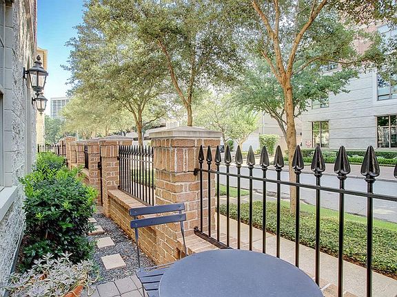 3rd image of 2134 Briarglen Dr