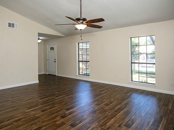 5th image of 1929 Pin Oak Dr