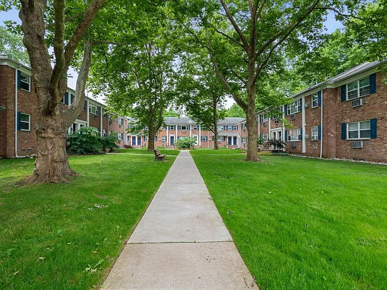 Duncan Hill Apartment Homes — Photo 18