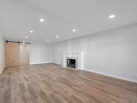 2nd image of 120 Sirius Cir
