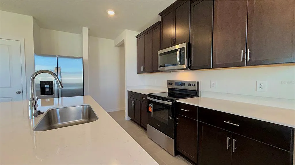 4 bed, 2.0 bath, 1607 sqft, $2,350 — Photo 4