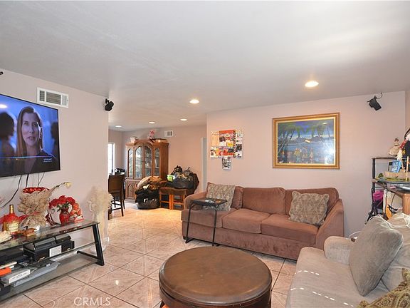 5th image of 210 W 89th St