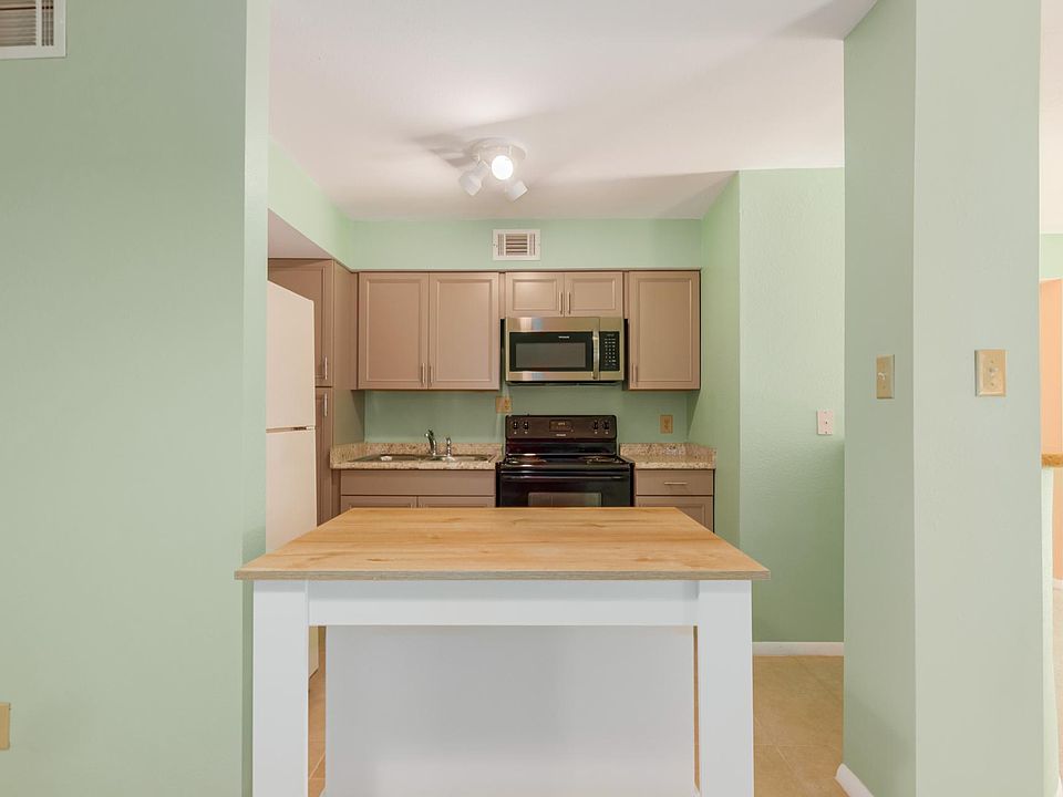 1st image of 4410 N Longview Ave Unit 124