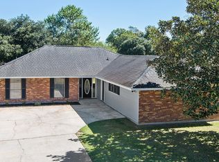 1042 Maywood Dr, Denham Springs, LA 70726