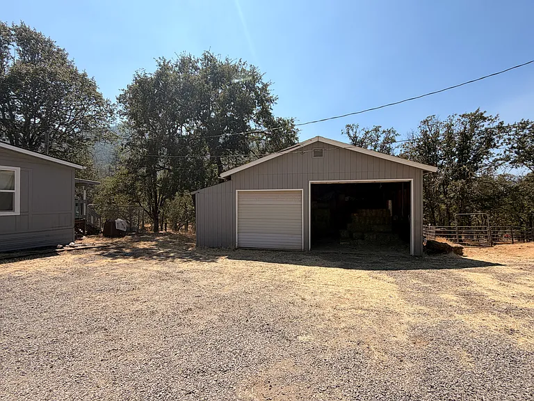 560 Profetta Ln — Photo 17