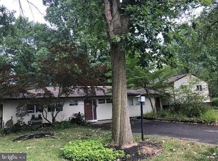 2 Heathwood Dr, East Windsor, NJ 08520