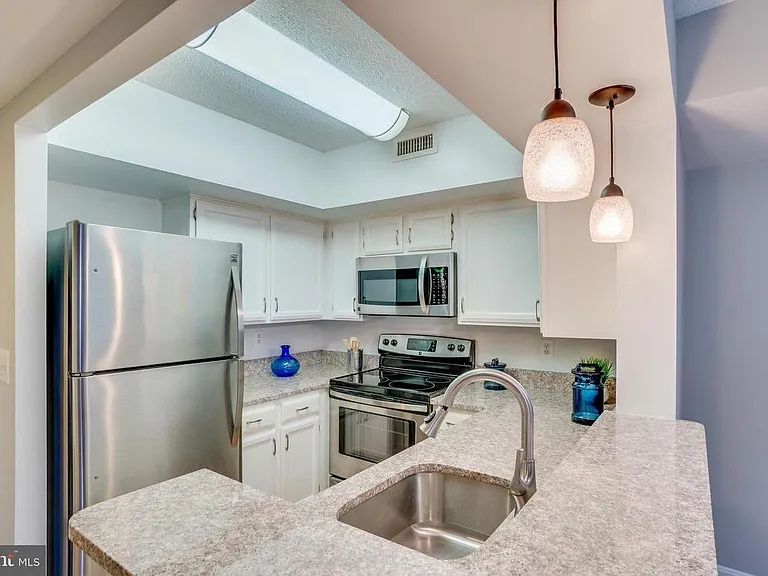 2400 Clarendon Blvd #1001 — Photo 10