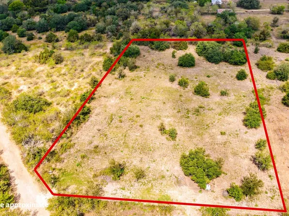120 Hillcrest Ln, Dale, TX 78616