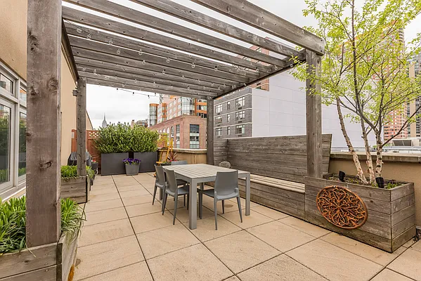 Sold by Modern Spaces | media 12