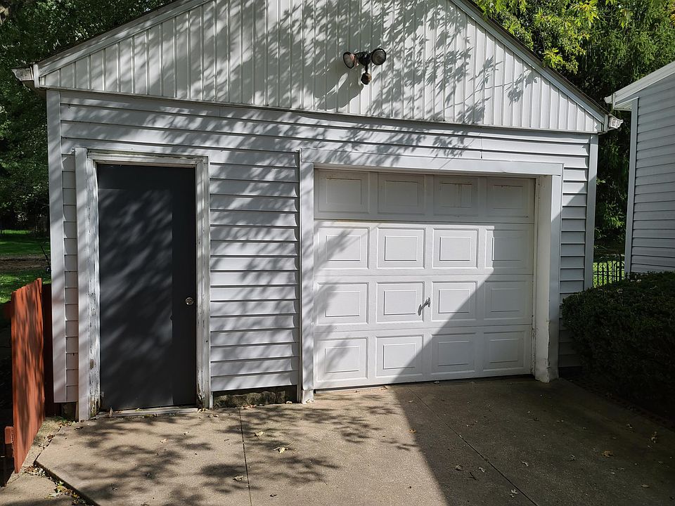 1st image of 5675 W 220th St