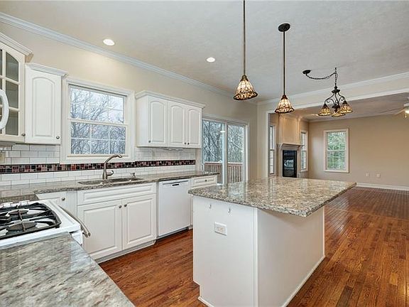 5th image of 158 Windwood Dr