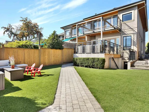 545 E 4th St, North Vancouver, BC V7L 1J7