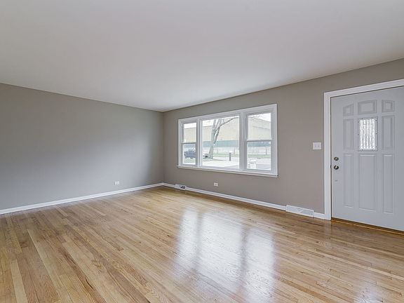 2nd image of 923 N Harvard Ave