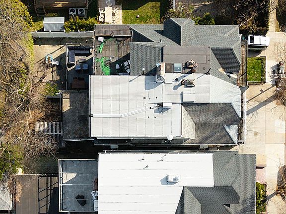 5th image of 1075 E 2nd St