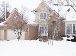 610 Iris Ct, Crystal Lake, IL 60014