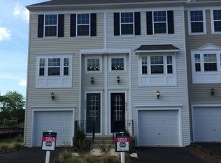 8212 Heritage Crossing Ct, Manassas, VA 20109