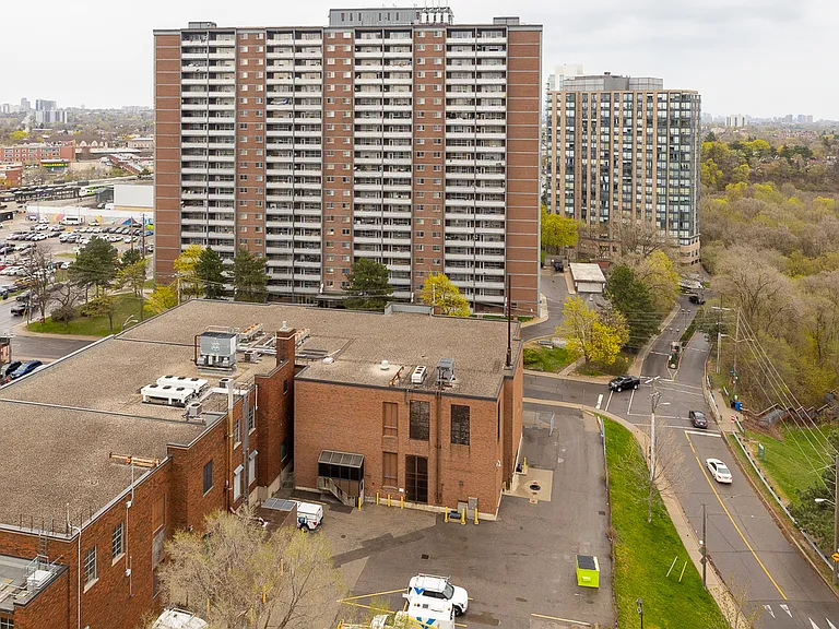 2089 Lawrence Ave W — Photo 22