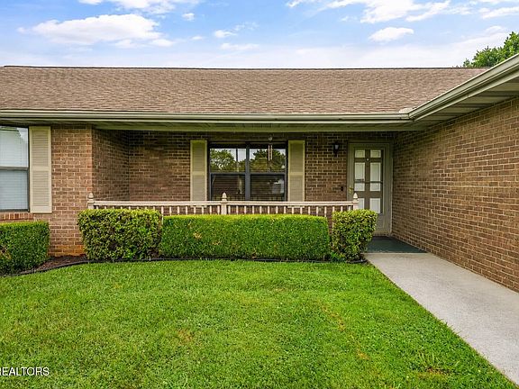 3rd image of 426 Woods View Cir