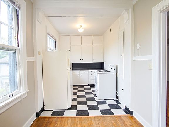 4th image of 1638 SE 12th Ave APT 208