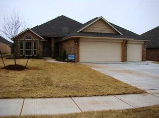 316 E Mobile Ter, Mustang, OK 73064