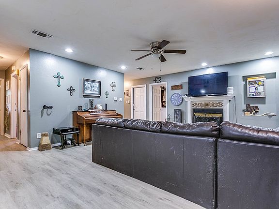 5th image of 1010 Almond Cir
