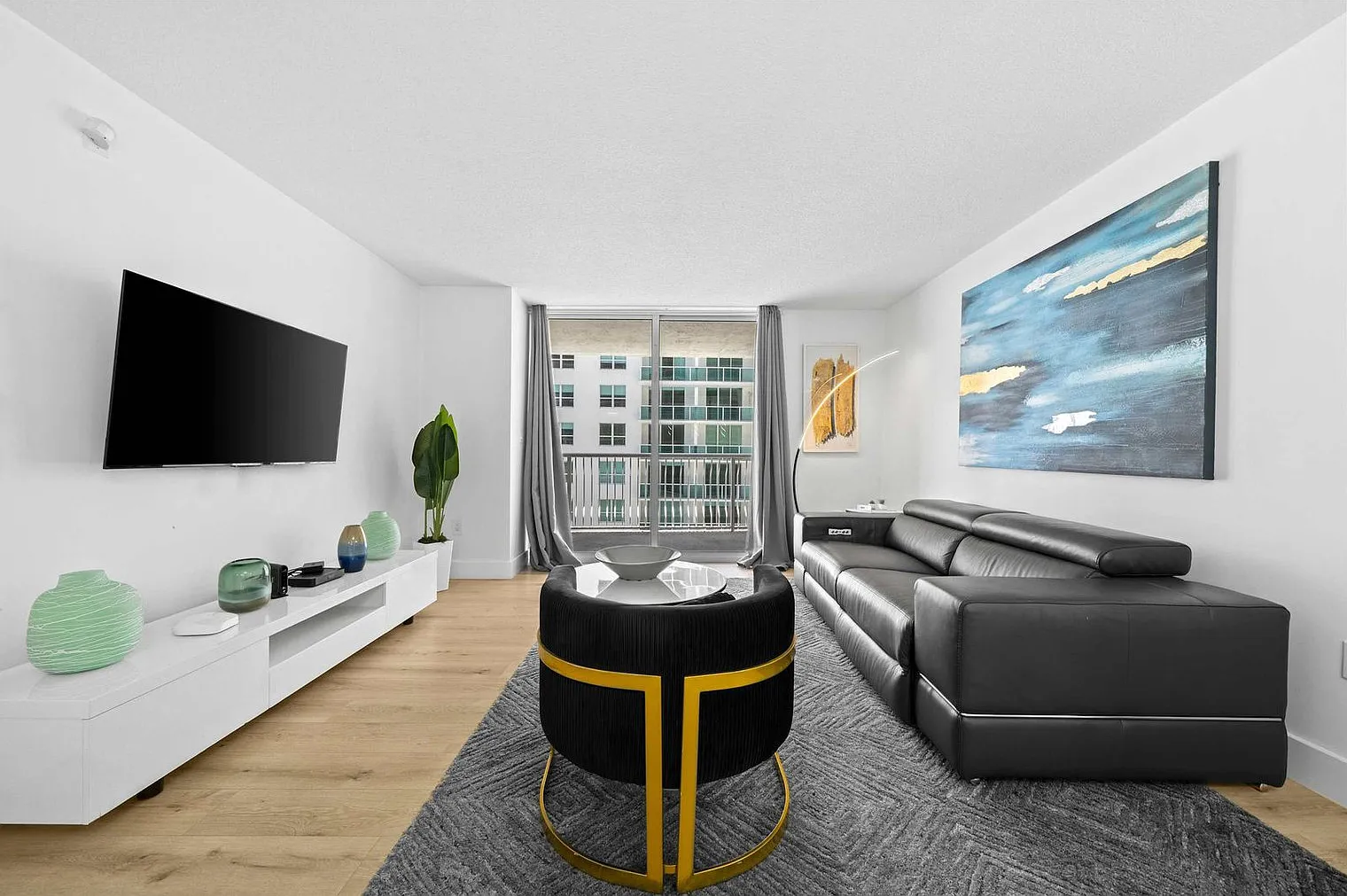 1 bed, 1.0 bath, 839 sqft, $5,092 — Photo 1