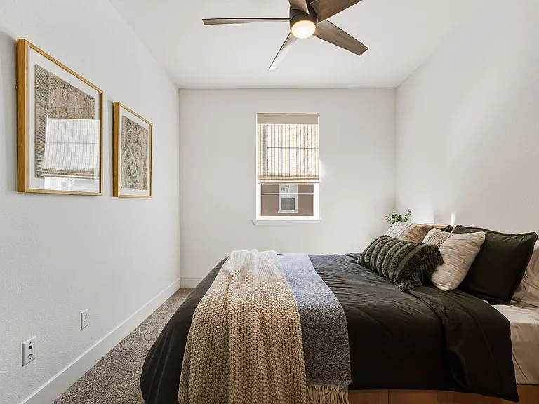 1304 Bloom Ln — Photo 32