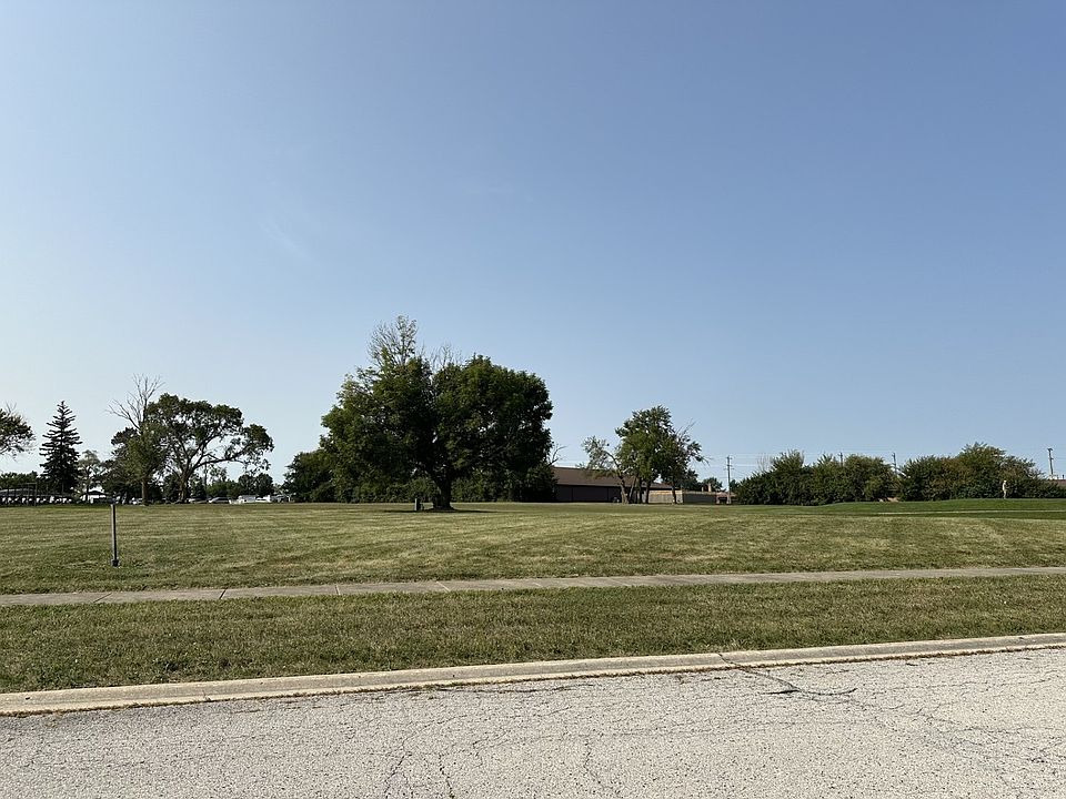 2nd image of 432 Fairway Dr