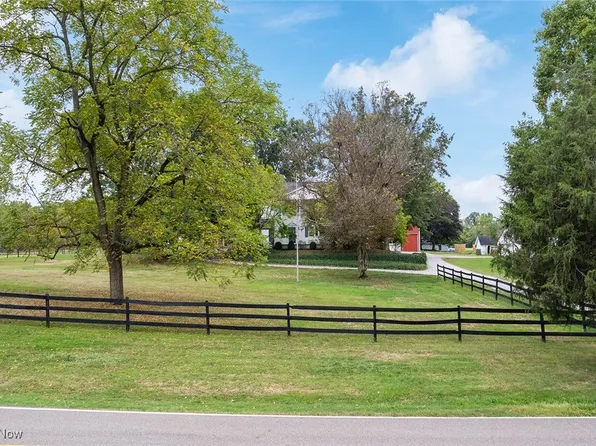 2066 Lovers Lane St NE, Canton, OH 44721