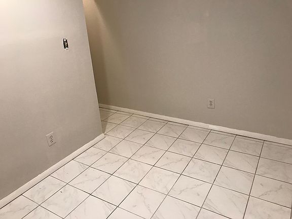 Small 2nd Bdrm or den 10x9