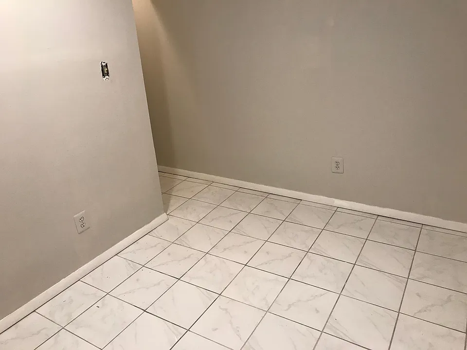 Small 2nd Bdrm or den 10x9
